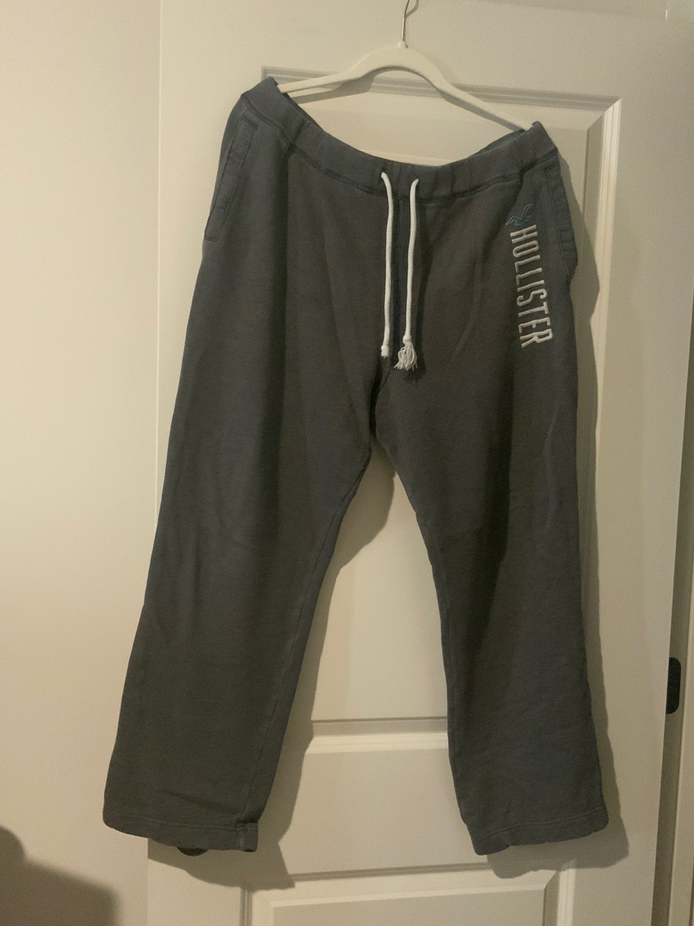 Hollister Men's Dark Gray Jogger Sweatpants with White Drawstring